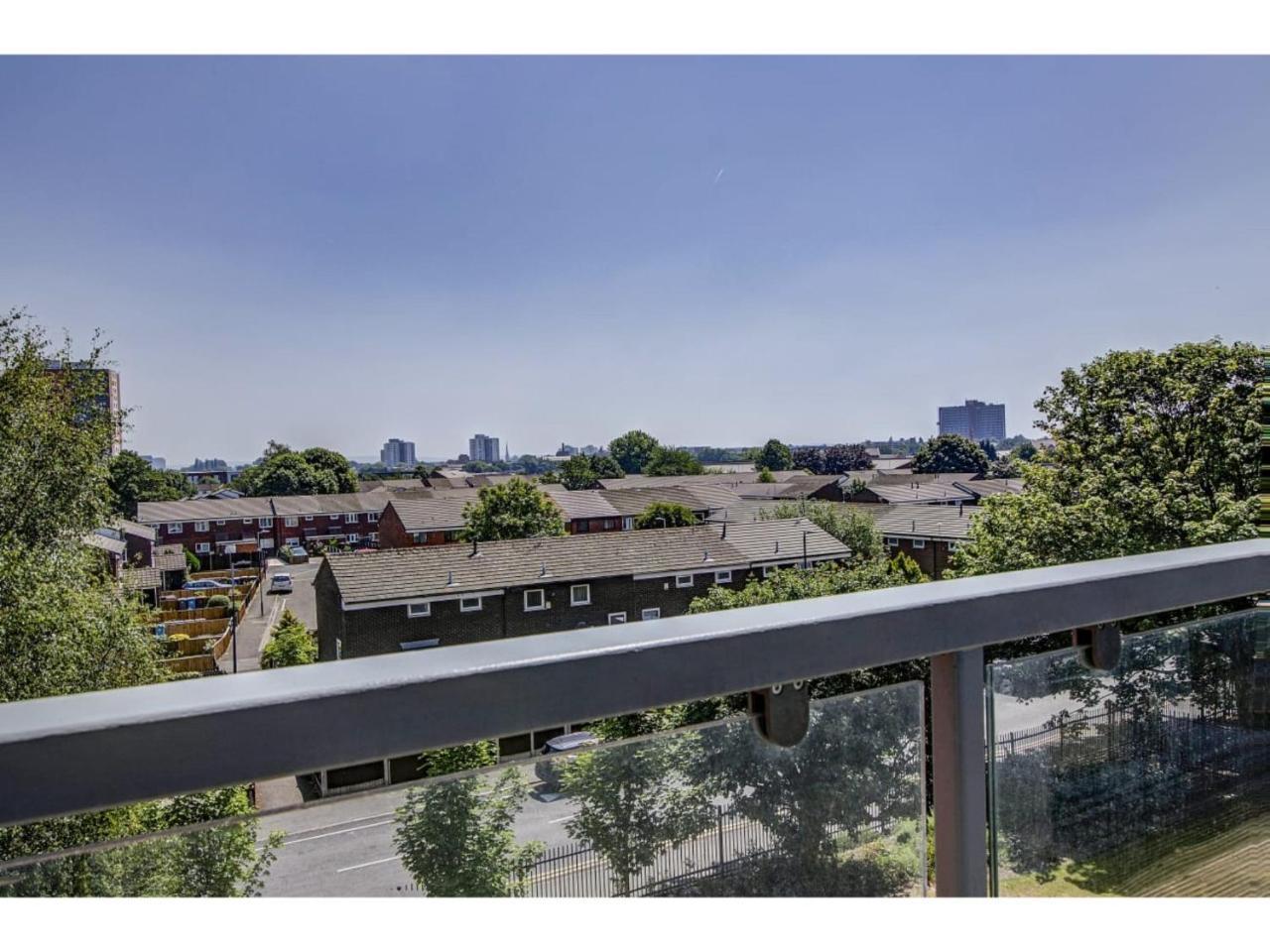 Large, Spacious And Modern Apt For 4 In Manchester Exterior foto