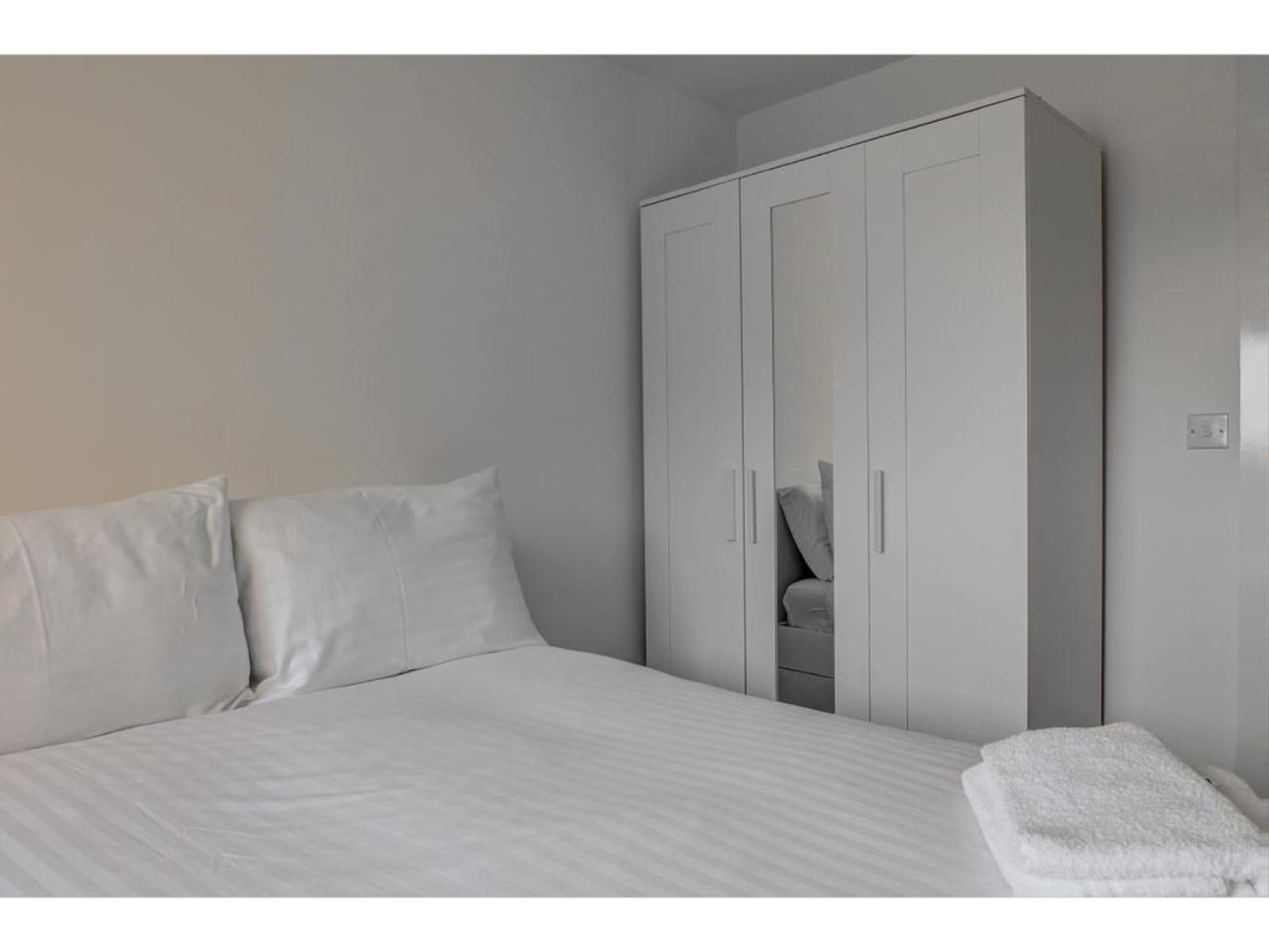 Large, Spacious And Modern Apt For 4 In Manchester Exterior foto